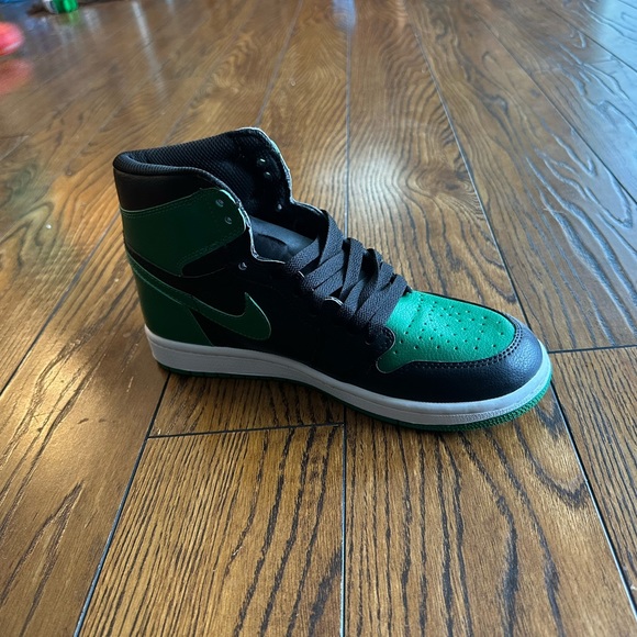 Shoes - Picture 4 of 6